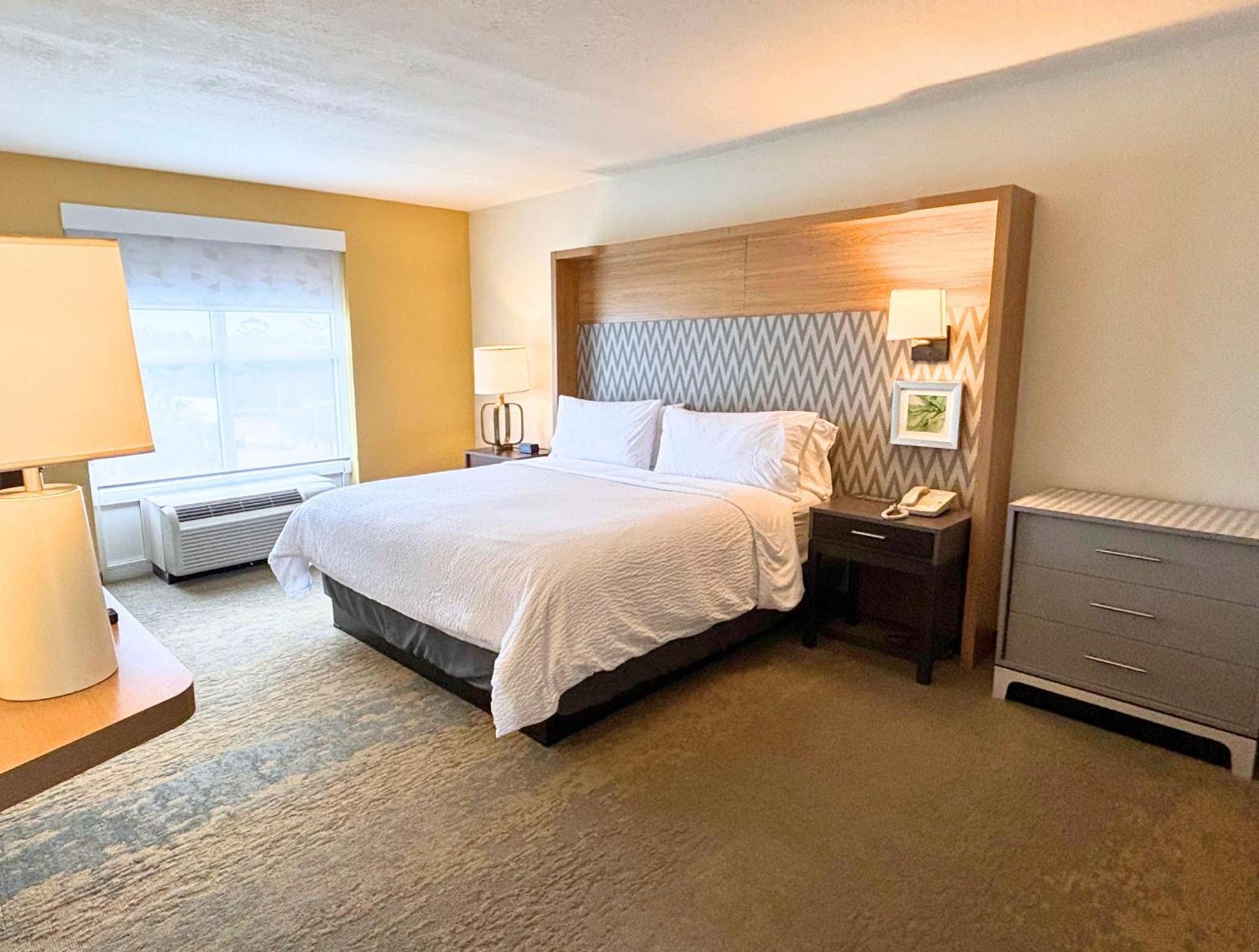 & - - Wells Rd. Hotel 3*