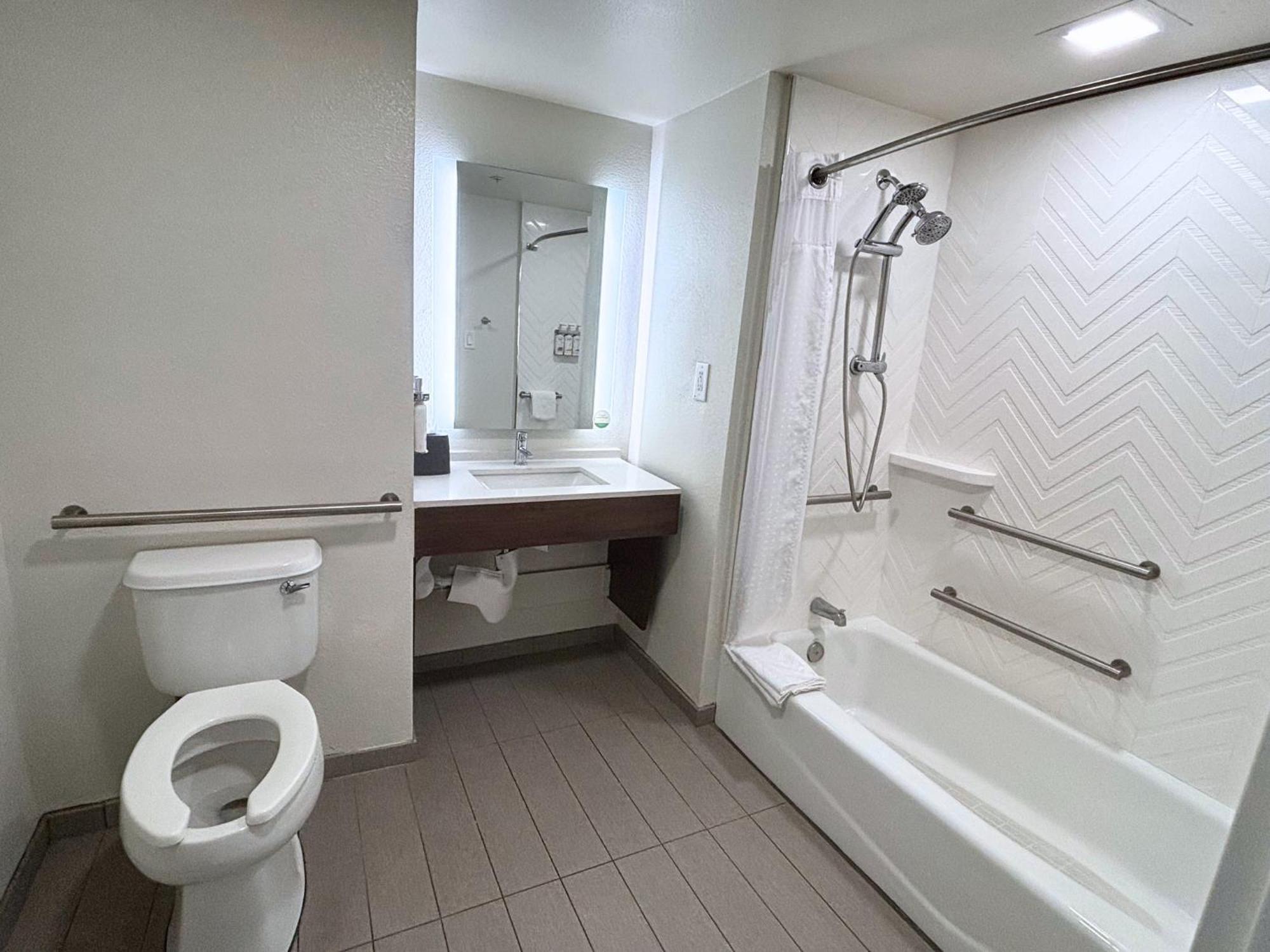 & - - Wells Rd. Hotel
