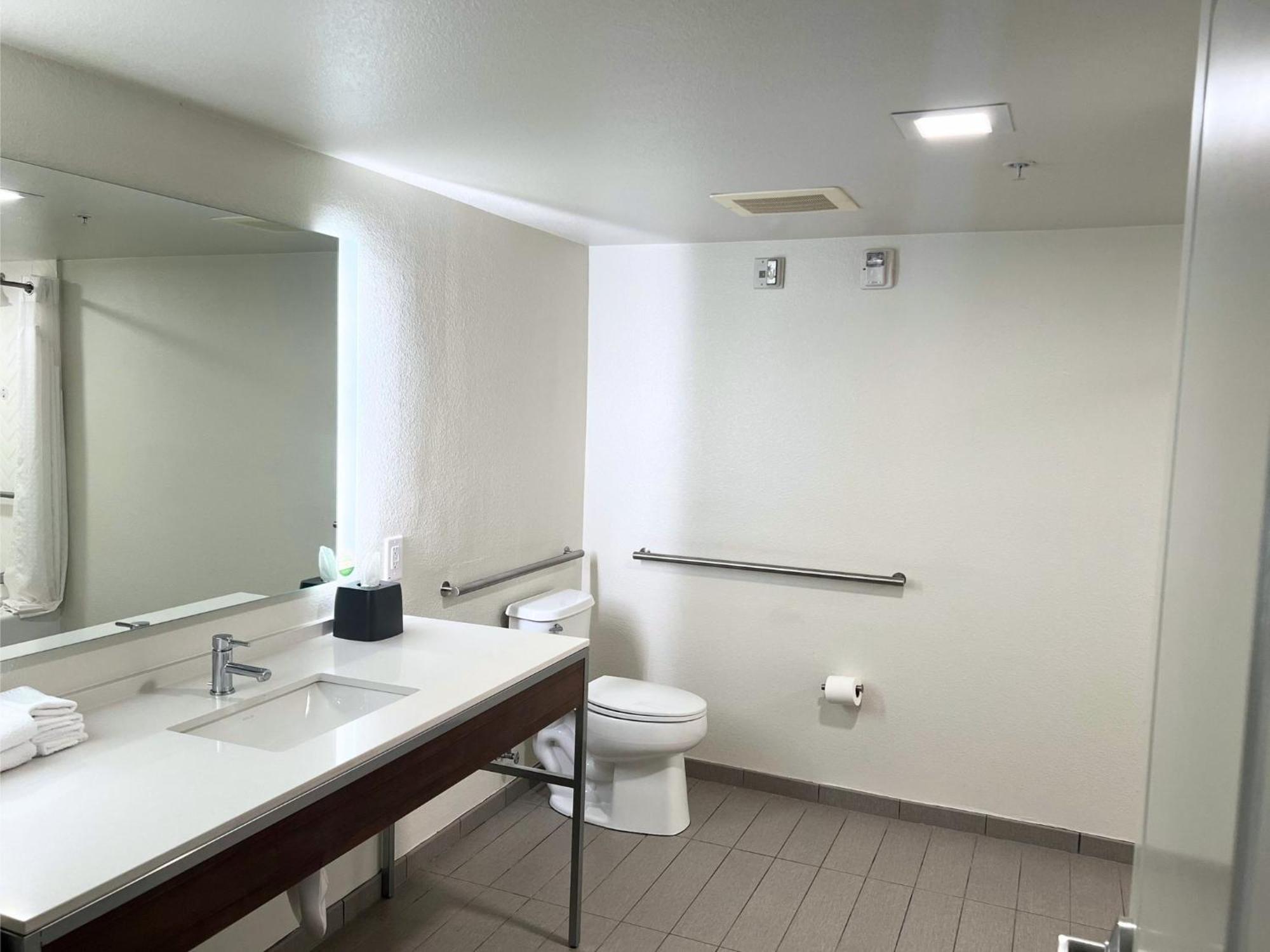 Hotel & - - Wells Rd.