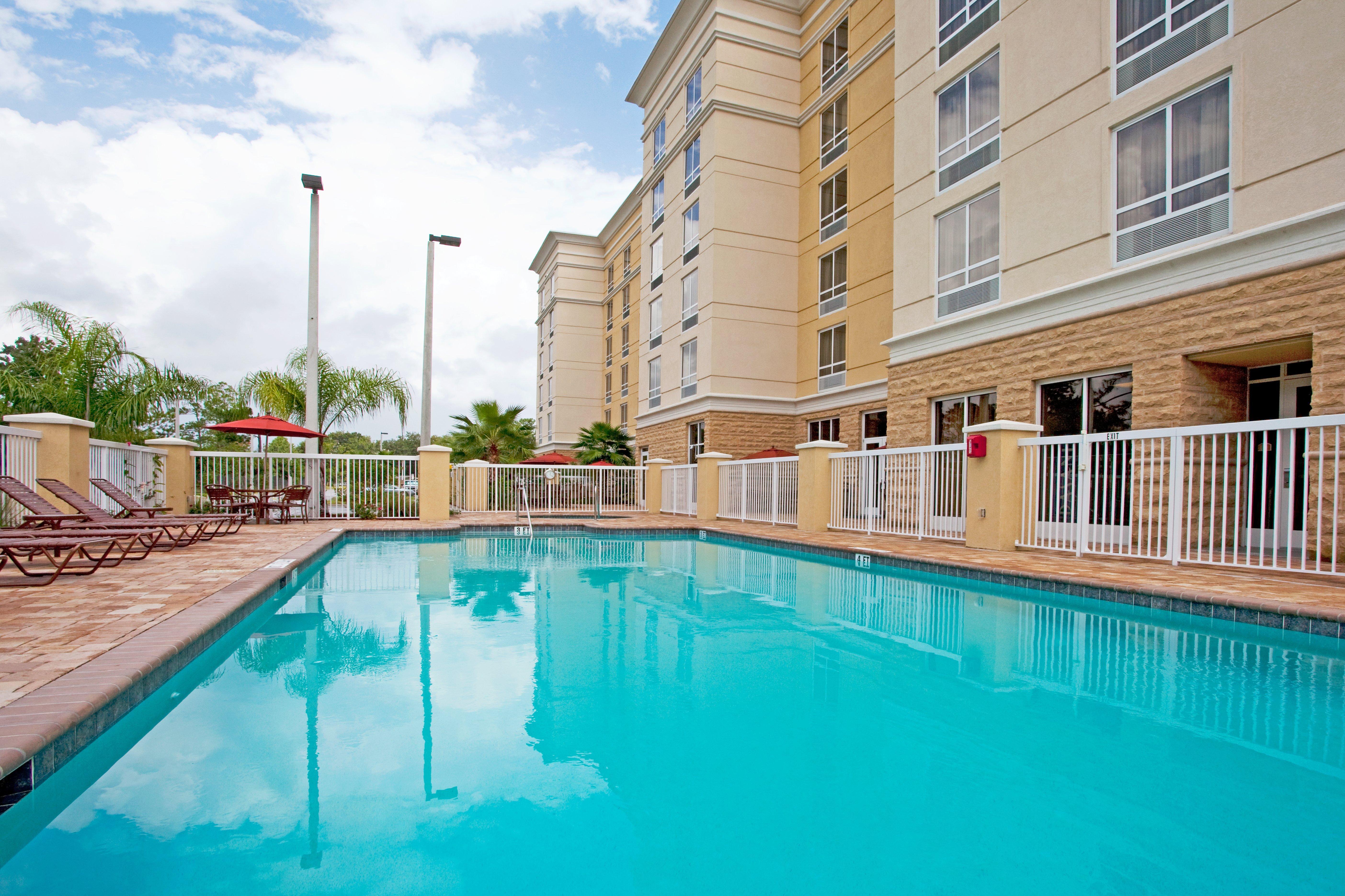 & - - Wells Rd. Hotel Orange Park